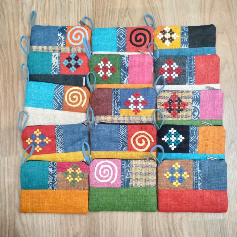 Ví thổ cẩm Hmong handmade đựng tai nghe nhỏ gọn