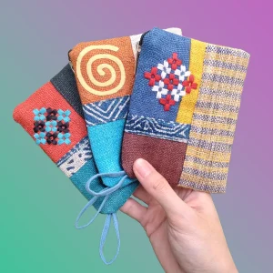 Ví thổ cẩm Hmong handmade đựng tai nghe nhỏ gọn